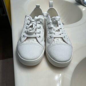 Koolaburra Classic White womens Sneakers/ very good condition, like new!
